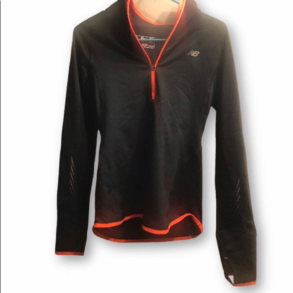 New Balance Women’s S running shirt w/ thumb holes